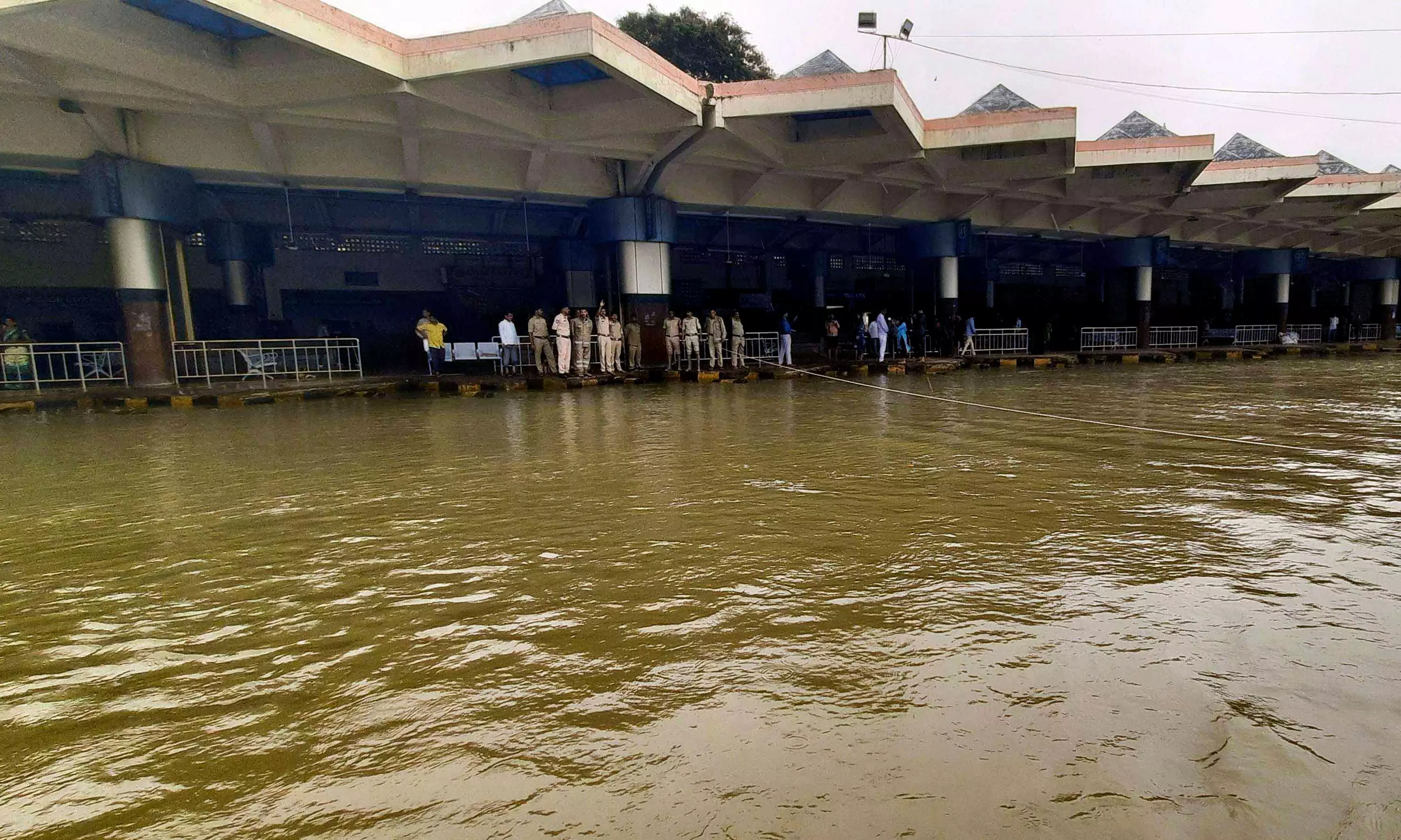 Dasara Passengers Suffer as MGBS Flooded Dasara Passengers Suffer as MGBS Flooded