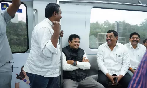 Sridhar Babu Undertakes Surprise Journey in Metro to Know Commuters’ Perspective