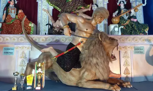 Trump-Like Mahishasura Pulls Crowd in Berhampore Trump-Like Mahishasura Pulls Crowd in Berhampore