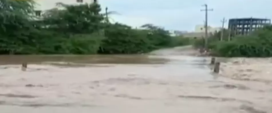 Overflowing Vakkera Vaagu Brings Traffic To A Standstill In Kurnool