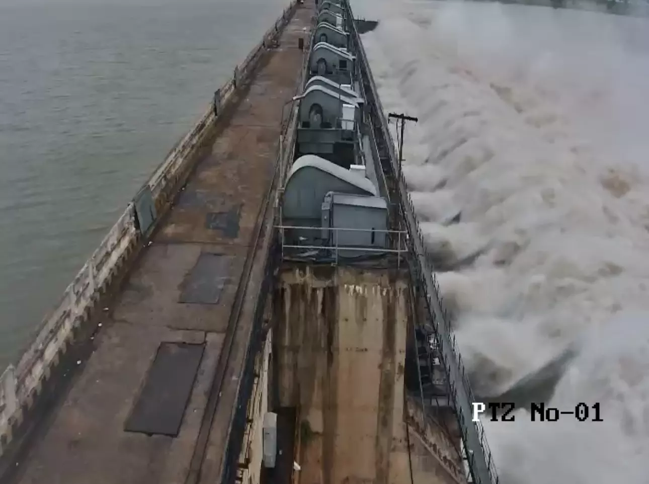 High Alert on Godavari Banks As SRSP Releases 5 Lakh Cusecs of Water