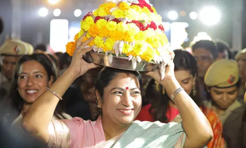 Delhi CM Rekha Gupta Participates in Bathukamma Celebrations