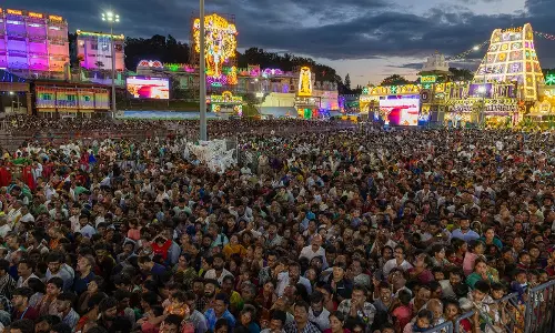 Heavy Rush For Garuda Seva Stretches Traffic, Crowd Management Capabilities Heavy Rush For Garuda Seva Stretches Traffic, Crowd Management Capabilities