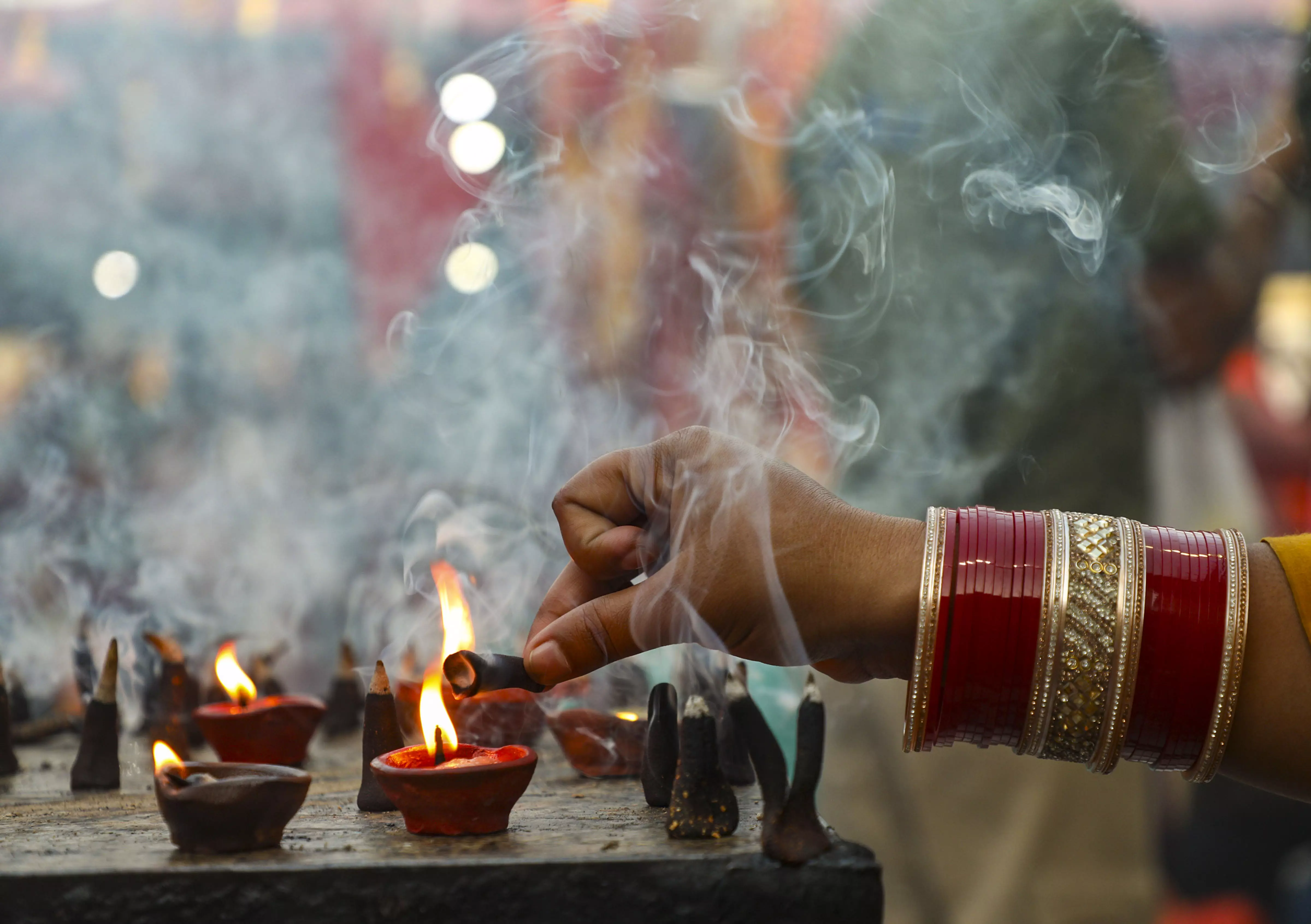 Navaratri 2025 Day 8: Goddess Mahagauri, Significance, Puja Timings, Mantras, Colours