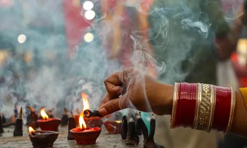 Navaratri 2025 Day 8: Goddess Mahagauri, Significance, Puja Timings, Mantras, Colours