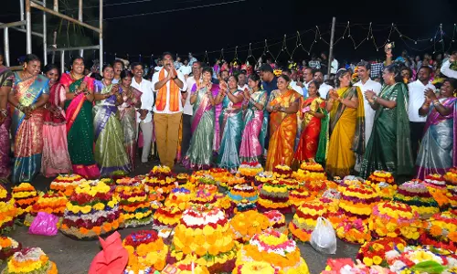 Bathukamma Fest Ends on Grand Note in Warangal, Karimnagar