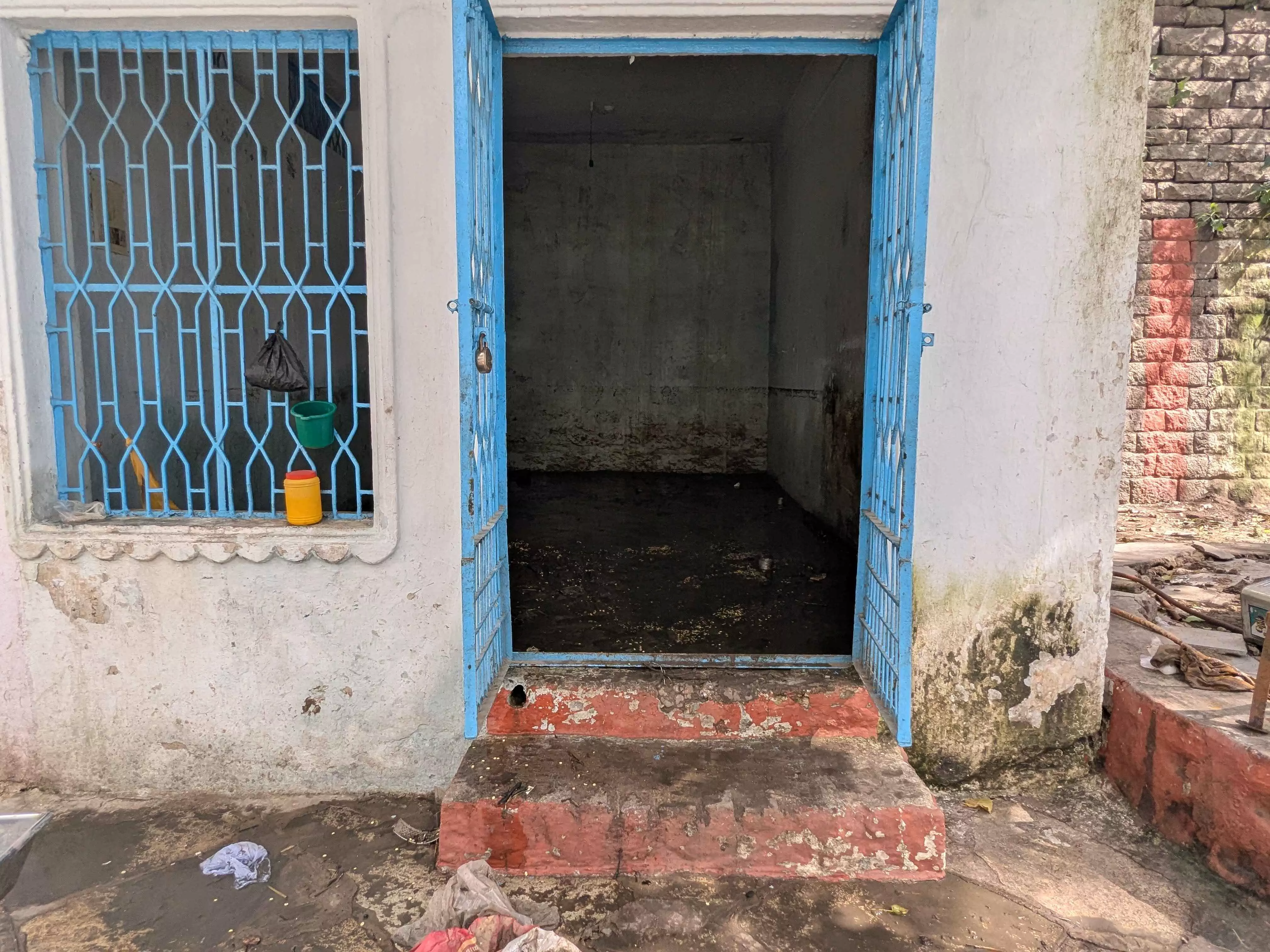 Musi Overflows into Temples, Graveyards Near Puranapul