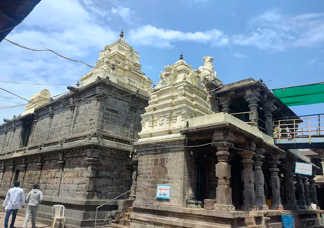 Devotees Throng Ashtadasa Peethas During Navaratri