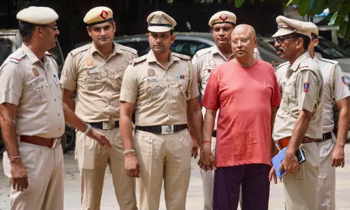 Godman Chaitanyananda Confronted; Phones Reveal Pics, Chats with Women Godman Chaitanyananda Confronted; Phones Reveal Pics, Chats with Women