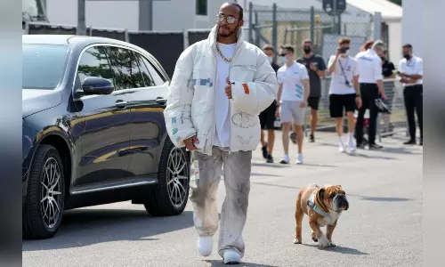 Lewis Hamilton Mourns Death of His Bulldog Roscoe