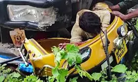 3 Dead As Lorry Rams Into Auto-Rikshaw At Pathikonda