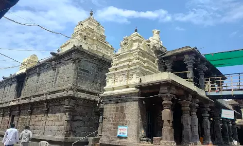 Devotees Throng Two Ashtadasa Peethas Devotees Throng Two Ashtadasa Peethas