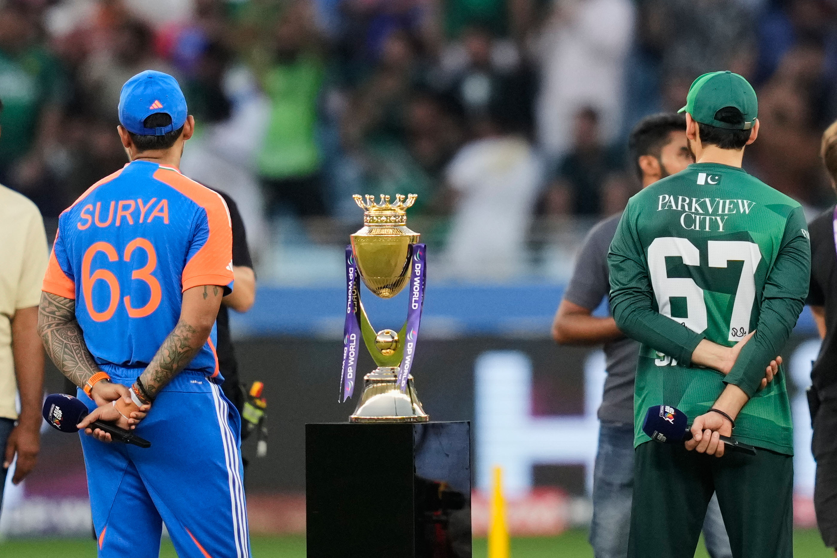 AB de Villiers Criticizes India's Asia Cup Trophy Dispute