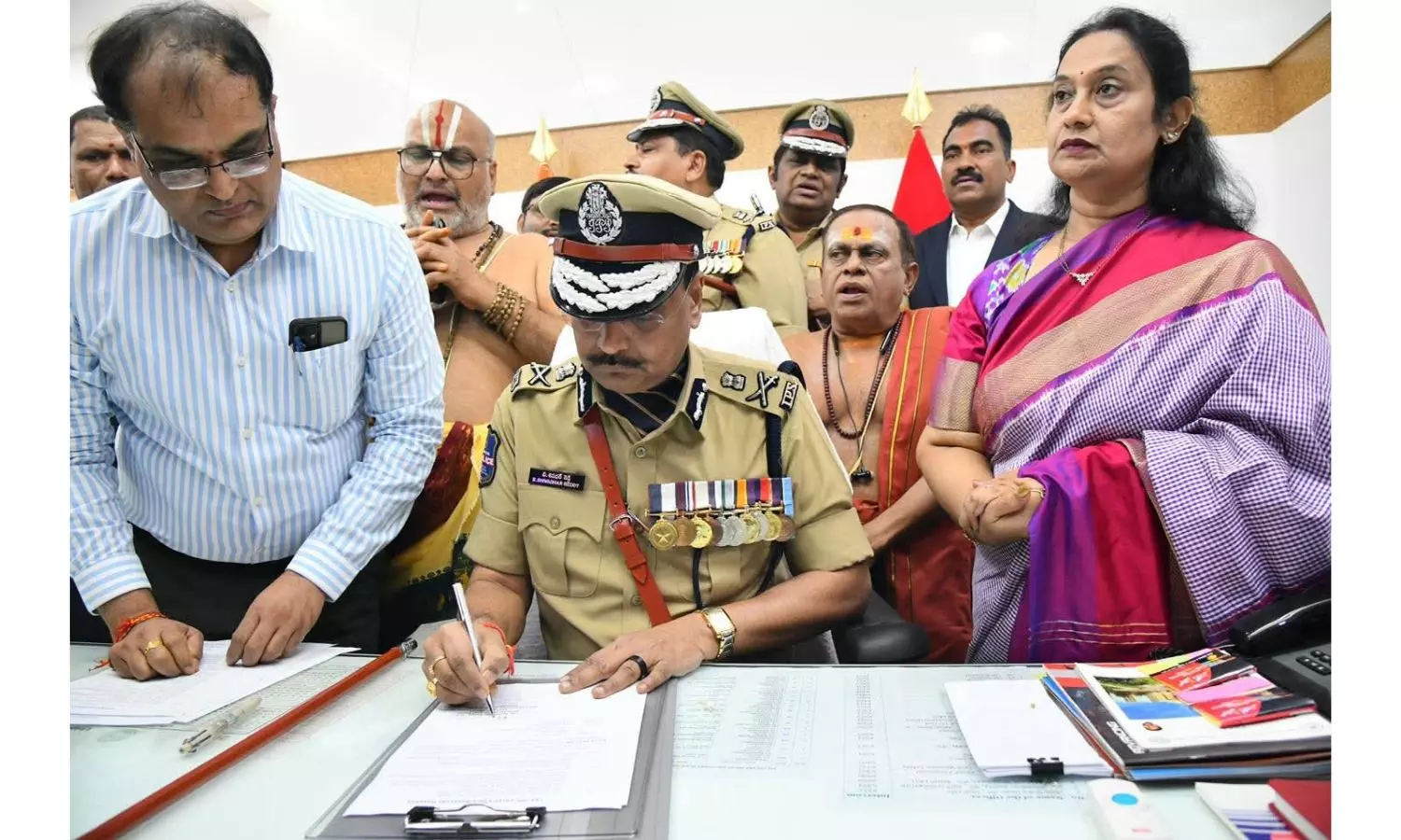 Shivadhar Reddy Takes Charge as Telangana DGP Shivadhar Reddy Takes Charge as Telangana DGP