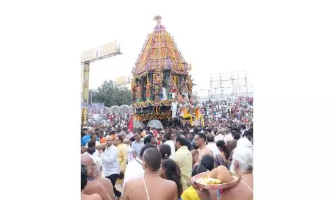 Maha Rathotsavam: Humungous Wooden Chariot Glides Through Tirumala Streets Maha Rathotsavam: Humungous Wooden Chariot Glides Through Tirumala Streets