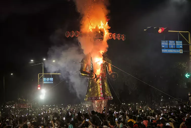 Unidentified Duo Sets Ravana Effigy on Fire in Bhopal, FIR Registered