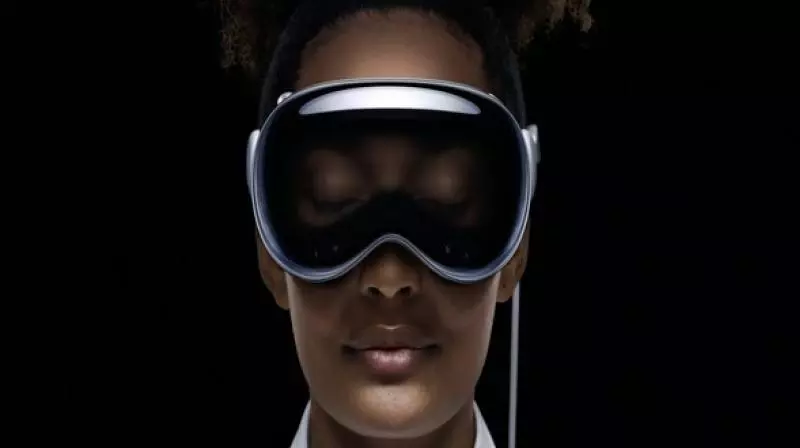 Apple Halts Vision Pro Overhaul to Focus on AI Glasses: Report