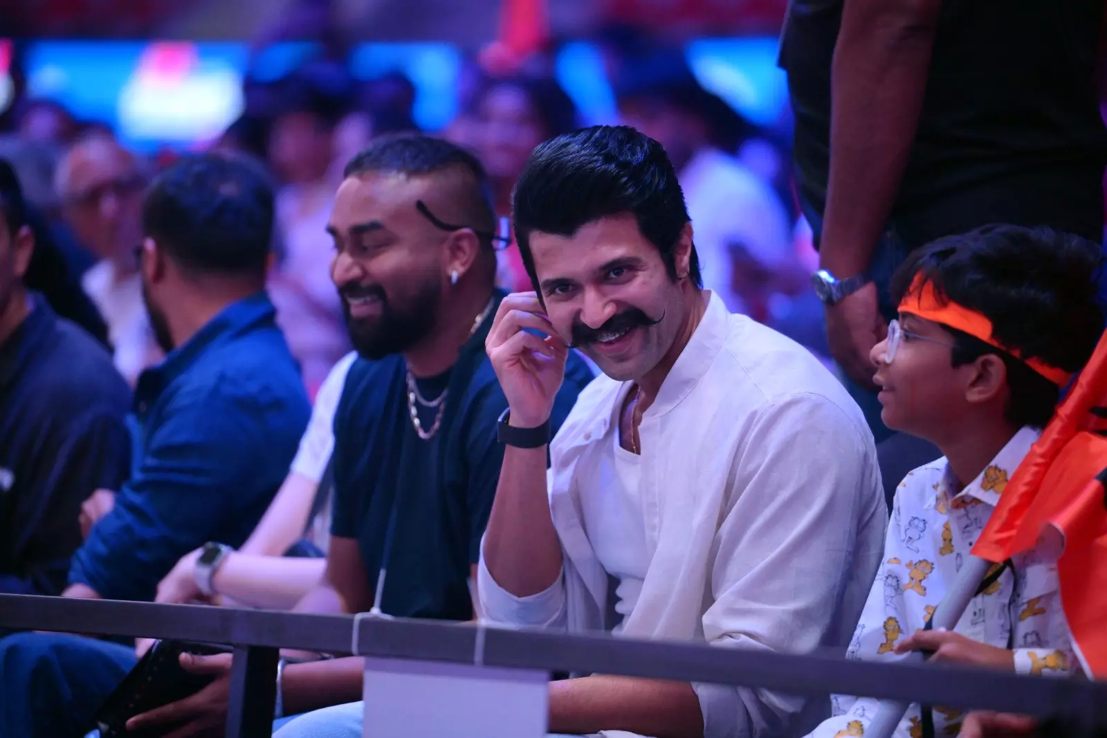 Vijay Deverakonda at Prime Volleyball League match!