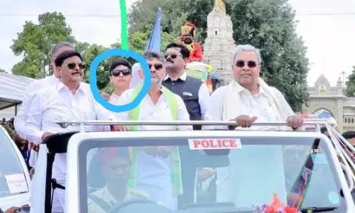 Bjp Questions Ministers Grandson Going With Cm, Dycm In An Procession During Jumbo Savari In Mysuru