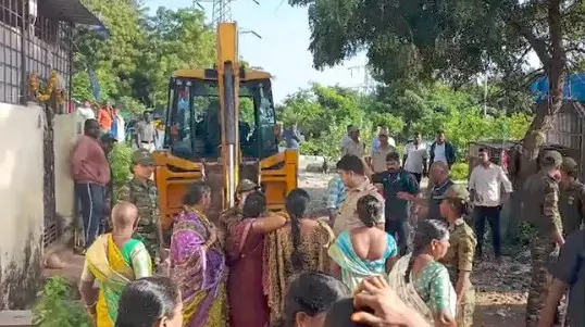 HYDRAA Demolishes Illegal Structures in Kondapur