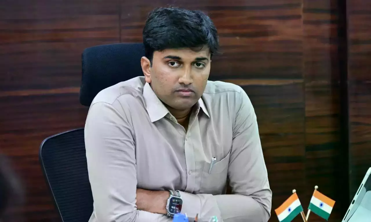 VMC Chief Commends Flawless Vijayadashami Arrangements