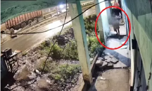 Odisha: Woman Allegedly Abducted by Truck Driver in Bhadrak Odisha: Woman Allegedly Abducted by Truck Driver in Bhadrak