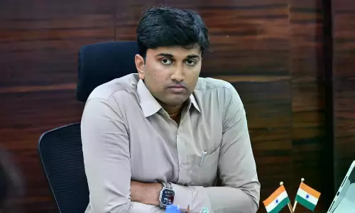 VMC Chief Commends Flawless Vijayadashami Arrangements