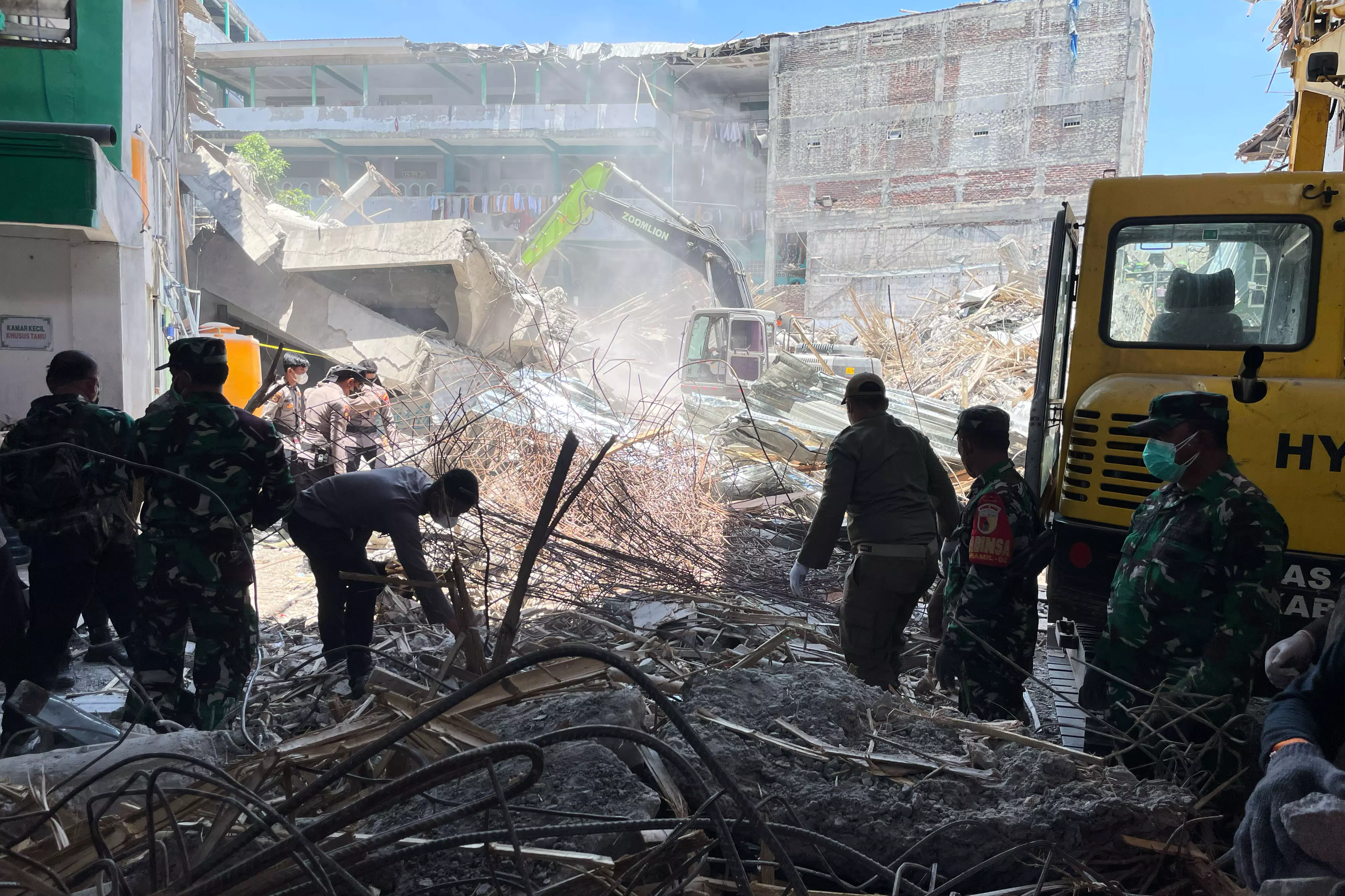 Death Toll from Indonesia School Collapse Rises to 37