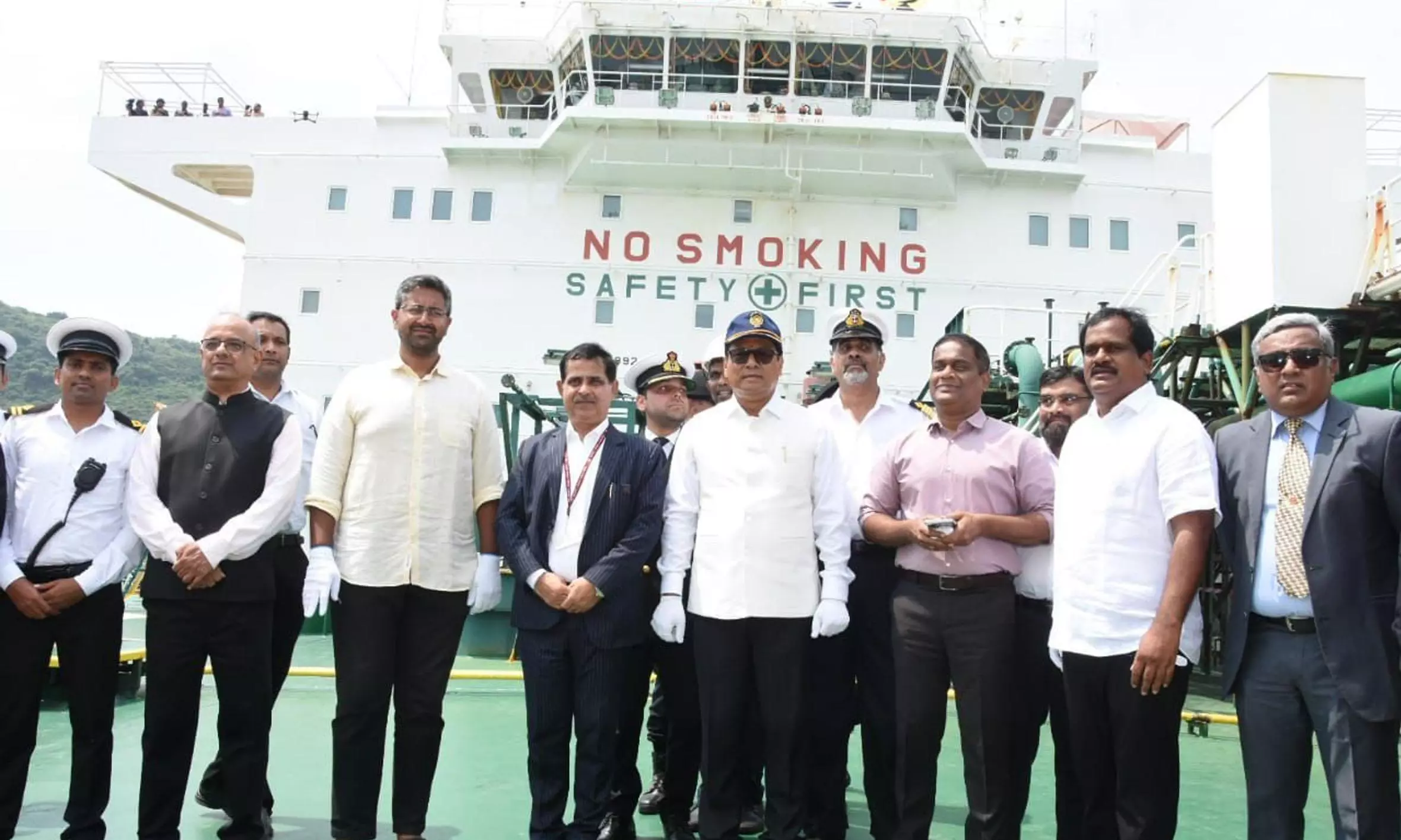 Minister Sonowal Welcomes VLGC Shivalik in Vizag