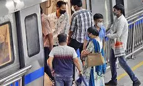 Metro Passengers Surge As Post-Dasara Rush Chokes NH 65 Metro Passengers Surge As Post-Dasara Rush Chokes NH 65