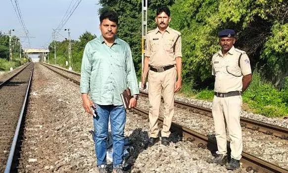 Man Pushes 2 Siblings from Dakshin Express at Ghatkesar Station; 1 Killed