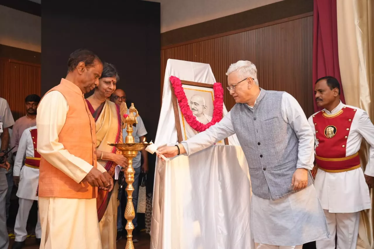 Governor Lauds Gandhi’s Ideals