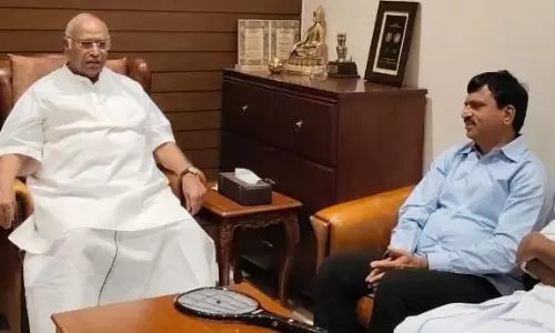 Ponguleti Briefs Kharge on Indiramma Housing Progress