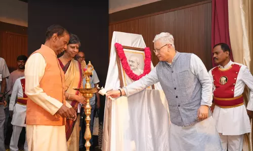 Governor Lauds Gandhi’s Ideals Governor Lauds Gandhi’s Ideals