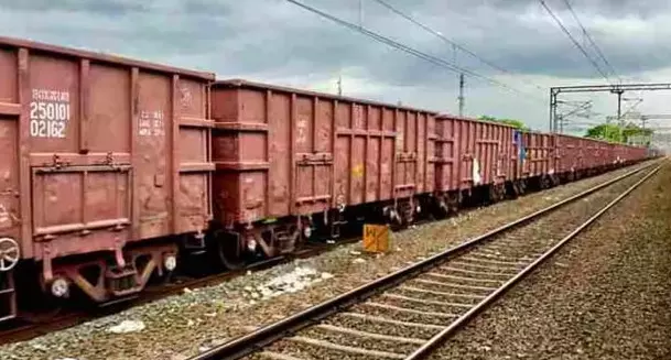38 Wagons Derail on Rajasthan Freight Corridor After Bull Strays Onto Tracks 38 Wagons Derail on Rajasthan Freight Corridor After Bull Strays Onto Tracks