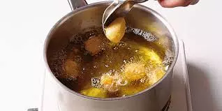 South Delhi: Wife Pours Boiling Oil On Husband, Threatens With More Agar Shor Machaya