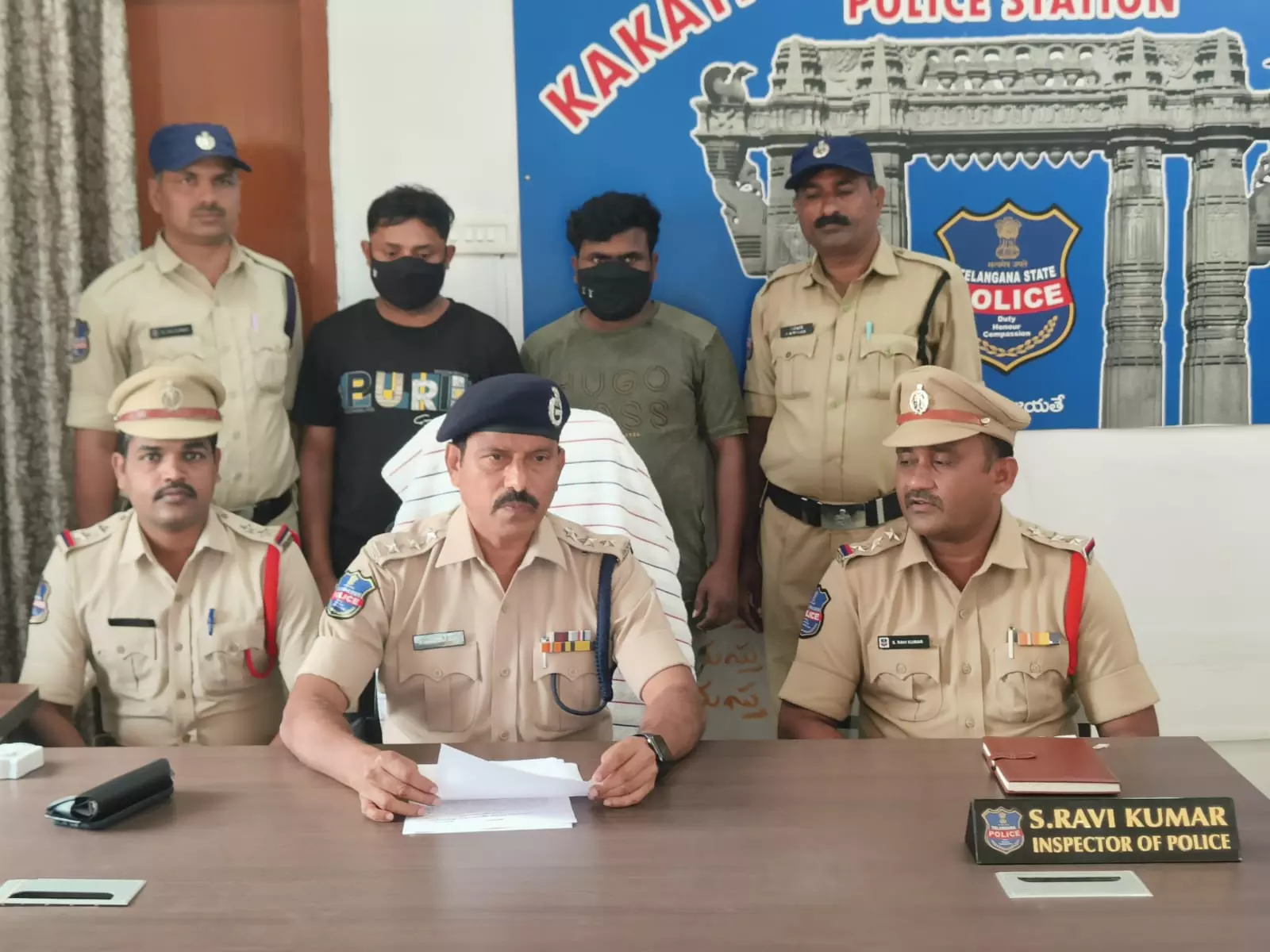 Warangal: 2 Held with Ganja Worth Rs 20.5 Lakh Warangal: 2 Held with Ganja Worth Rs 20.5 Lakh