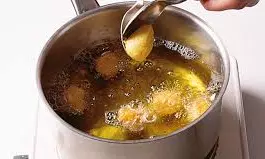 South Delhi: Wife Pours Boiling Oil On Husband, Threatens With More Agar Shor Machaya