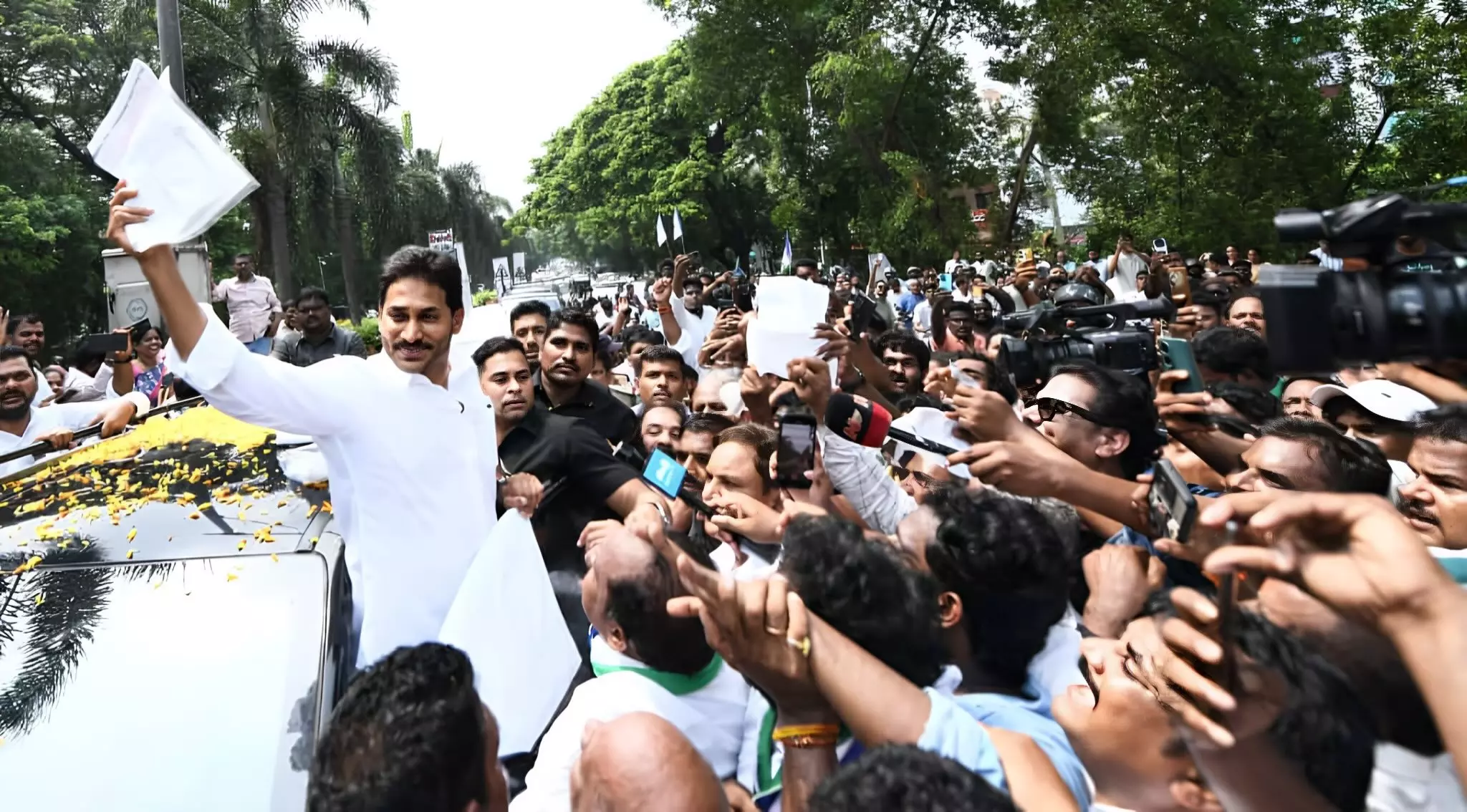 Jagan Embarks on Visit to Narsipatnam Medical College to Oppose Privatisation