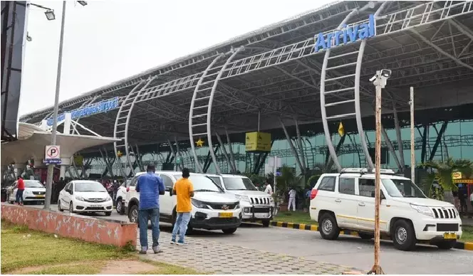 Bengaluru-Guwahati Air India Express Flight Makes Emergency Landing in Bhubaneswar After Passenger Falls Ill