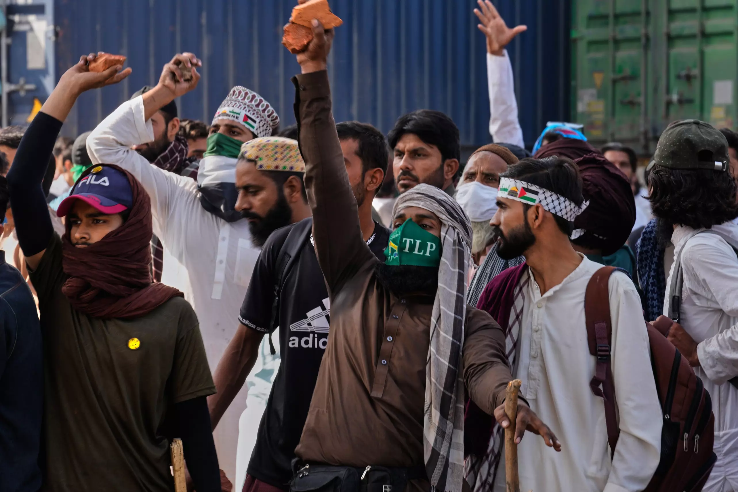 Pakistan Blocks Roads, Mobile Internet in Islamabad to Stop Religious Groups March