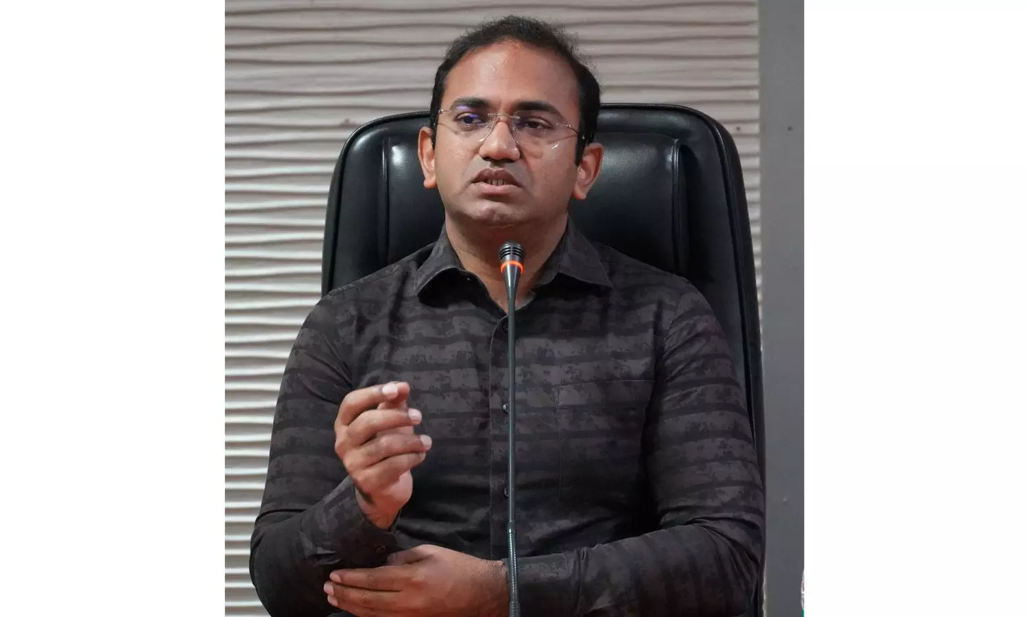 Faruqui Asks Power Utilities to Start Preparations to Meet Summer Demand