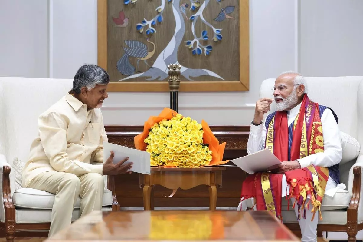 Modi Congratulates Naidu on Completing 15 Years as CM Modi Congratulates Naidu on Completing 15 Years as CM
