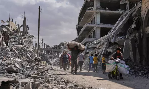 Thousands Return to Ruins as Gaza Ceasefire Begins Thousands Return to Ruins as Gaza Ceasefire Begins
