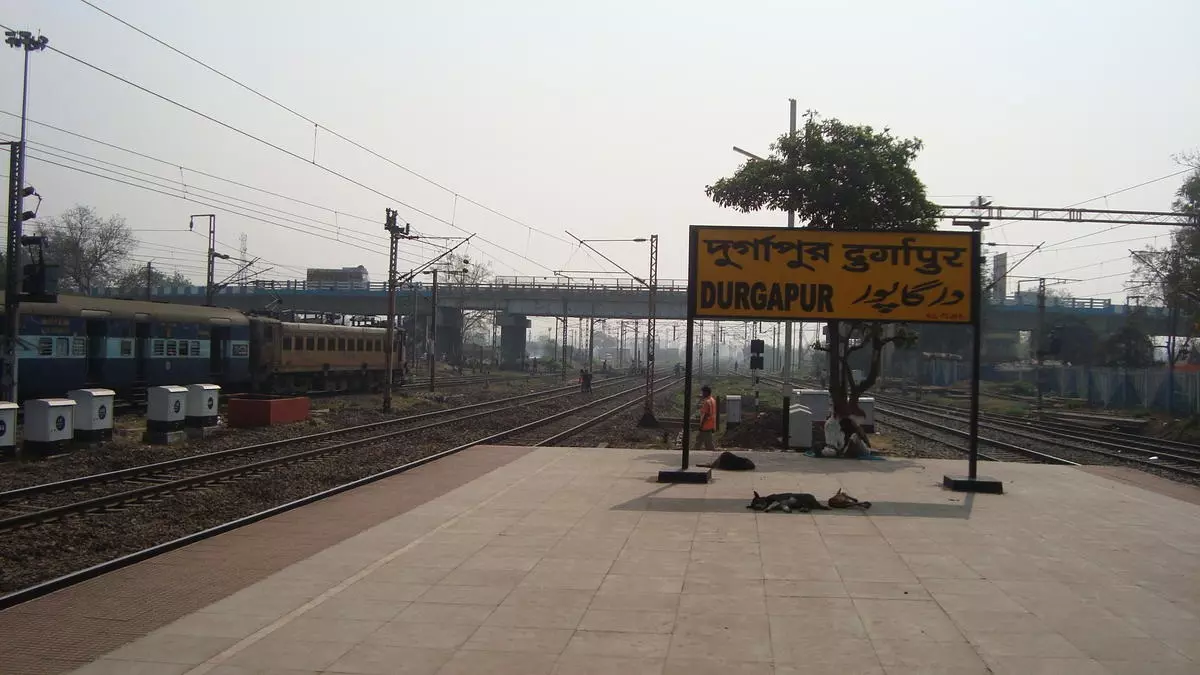 Odisha Team Meets Gang-Rape Survivor in Durgapur