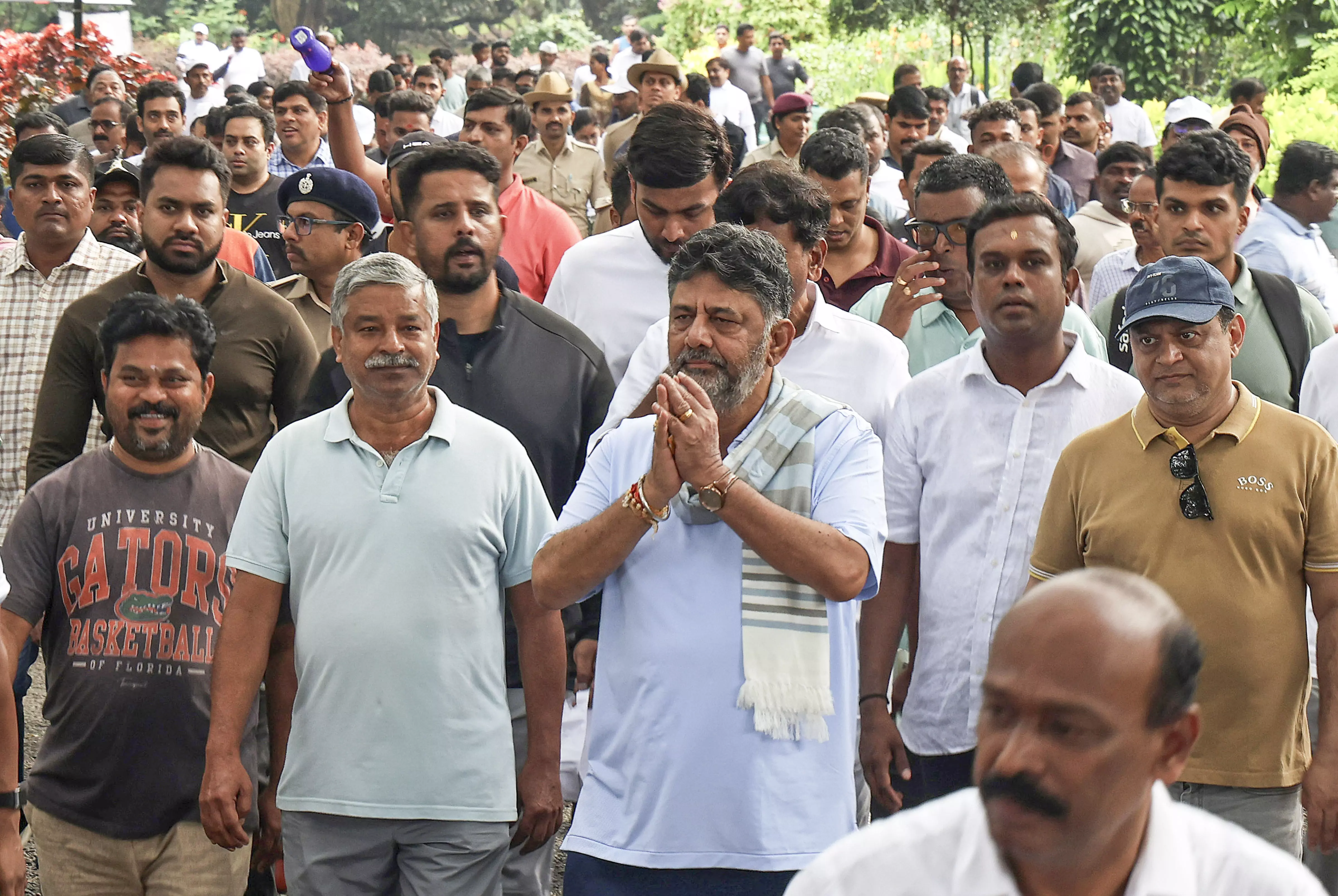 BJP MLA Munirathna Disrupts Shivakumar’s Outreach Event in Bengaluru