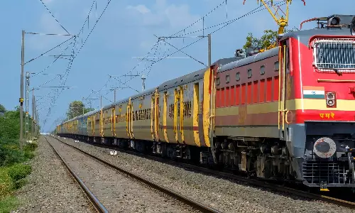 Guntur Railway Operates Control Room to Manage Diwali Crowd