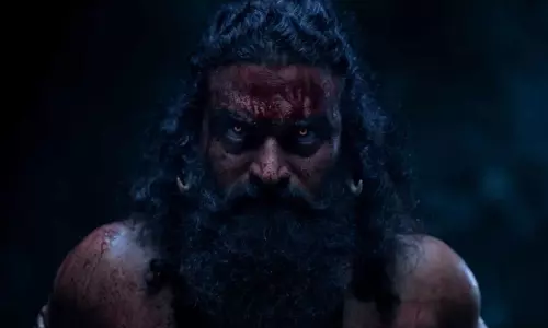 Fans Give Blockbuster Welcome to Superstar Rishab Shetty Outside Gaiety Galaxy Fans Give Blockbuster Welcome to Superstar Rishab Shetty Outside Gaiety Galaxy