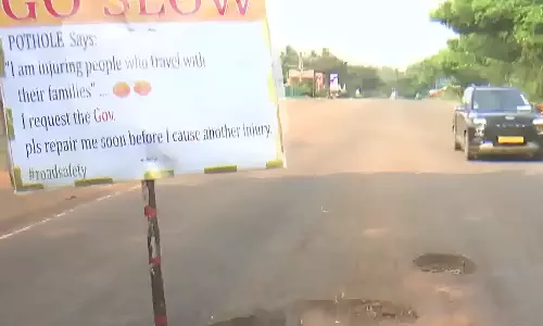 Eluru: People Take Up Unique Protest Against Potholes