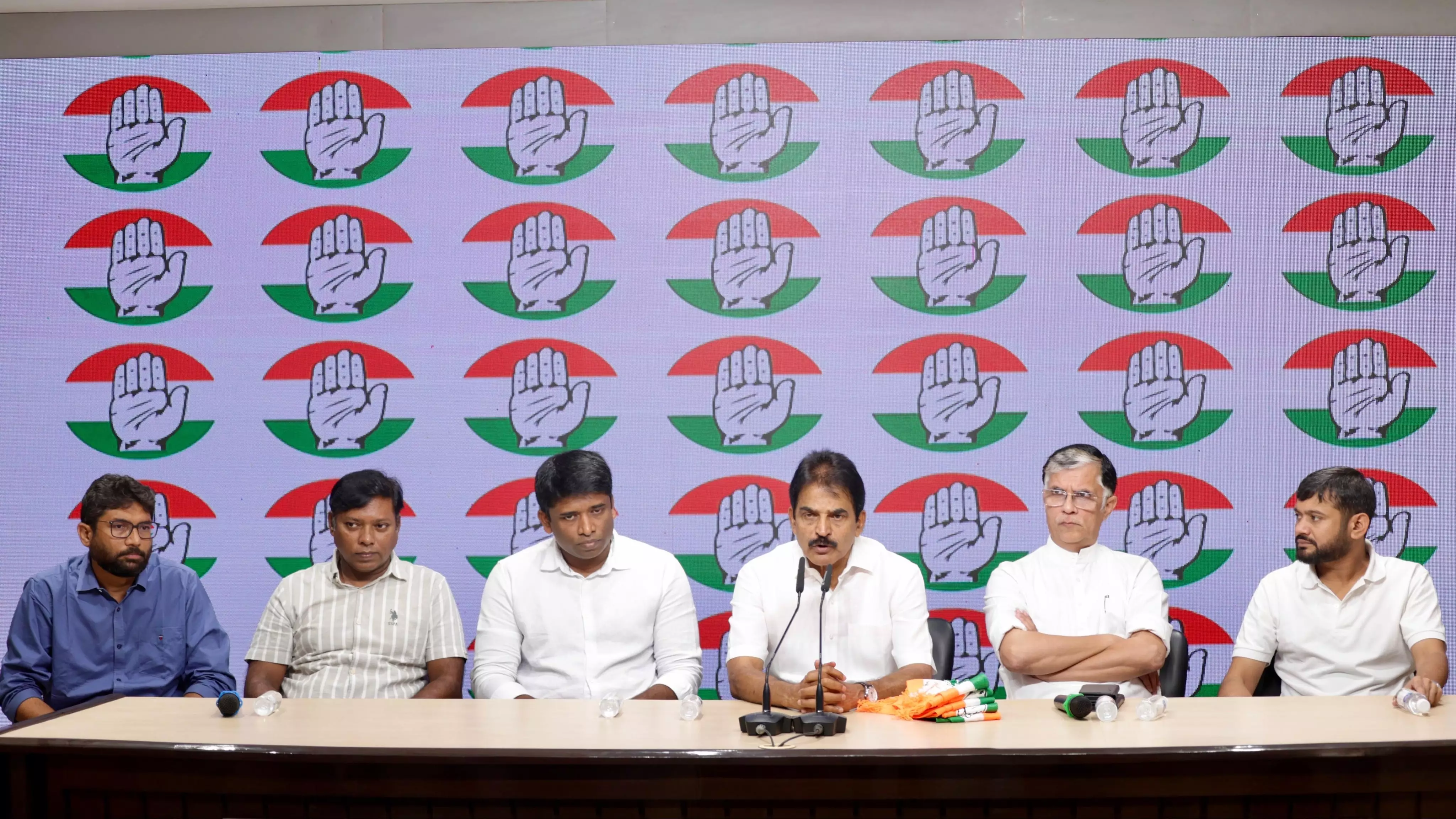 Ex-IAS Officer Kannan Gopinathan Joins Congress